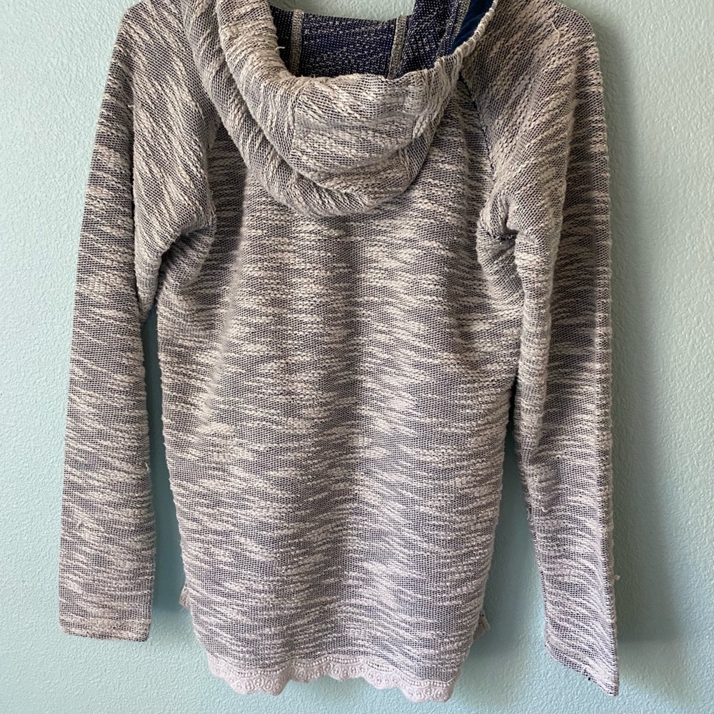 Hoodie that can be worn under a Jean jacket